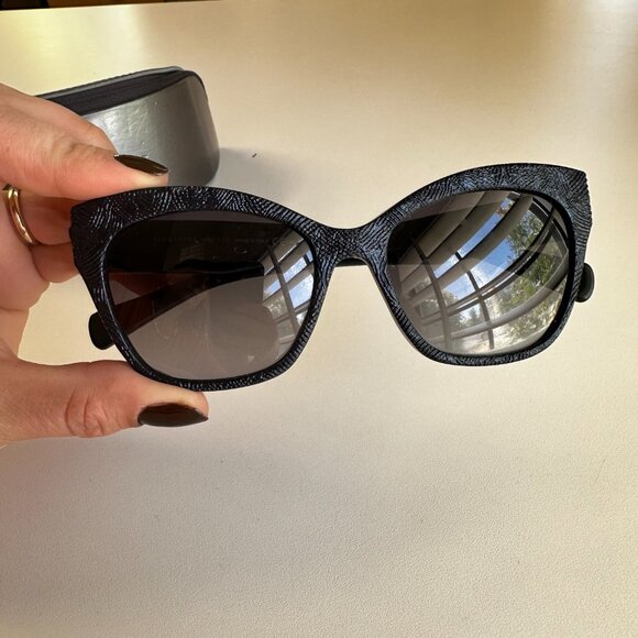 Alexander McQueen Textured Cateye Sunglasses - Picture 3 of 6